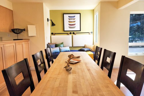 Plenty of seating in the dining room.