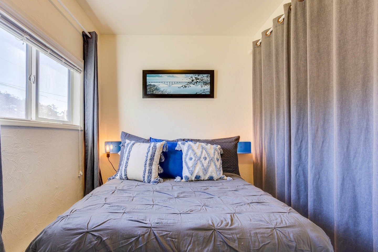Cozy up in the full bed.