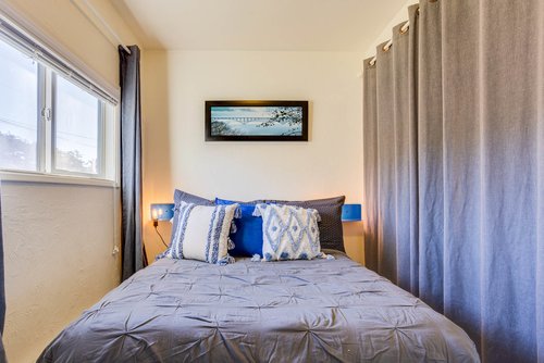 Cozy up in the full bed.
