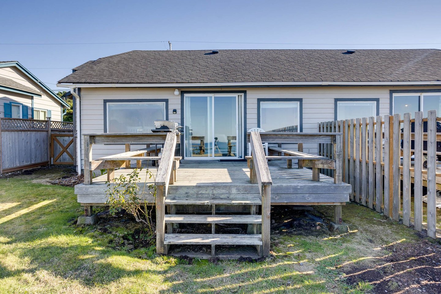 Perfect spot to watch the ocean.