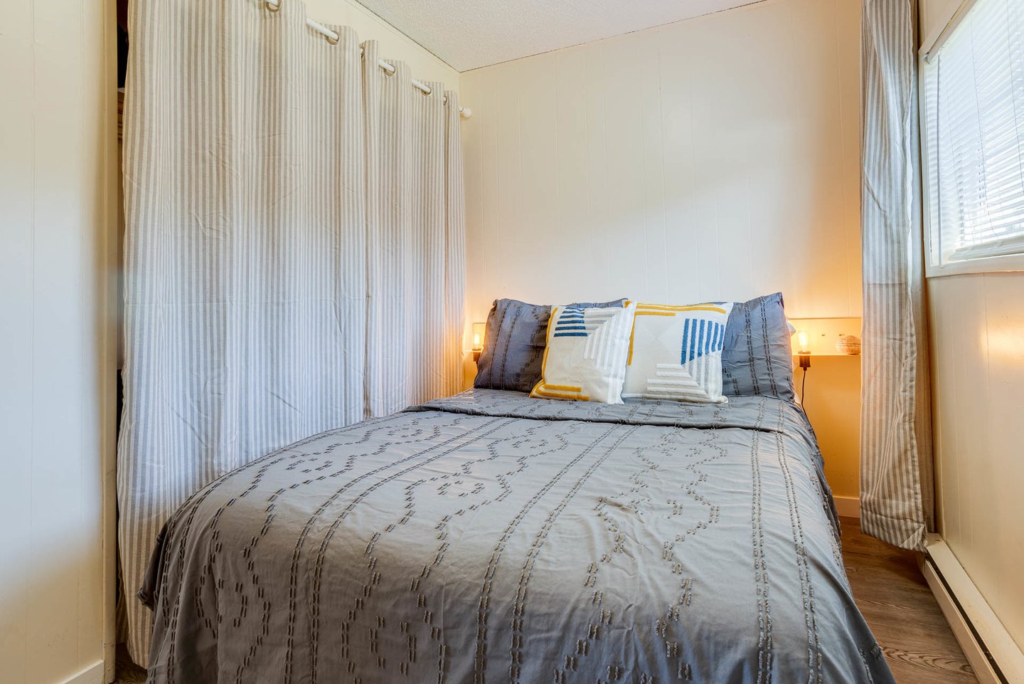 Great space to fall asleep to the sound of the waves.