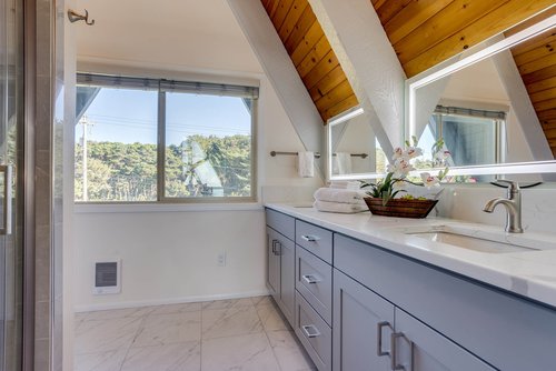 Plenty of space with elegant touches in this ensuite bath.