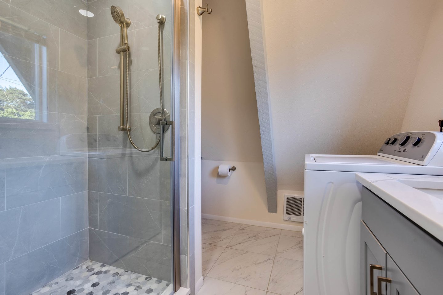 Main floor bath.