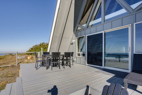 Eat out on the deck while basking in the sun.