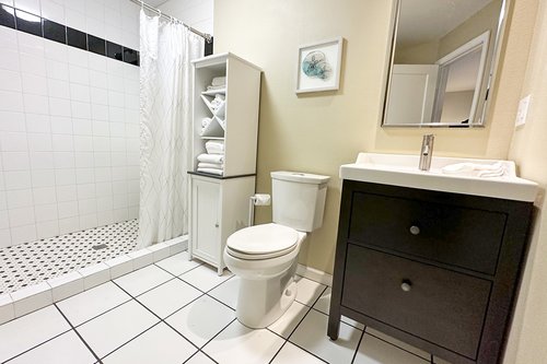 Barhroom with a walk in shower.