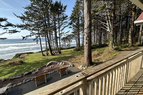 Relax to the sound of the surf and wind in the trees.