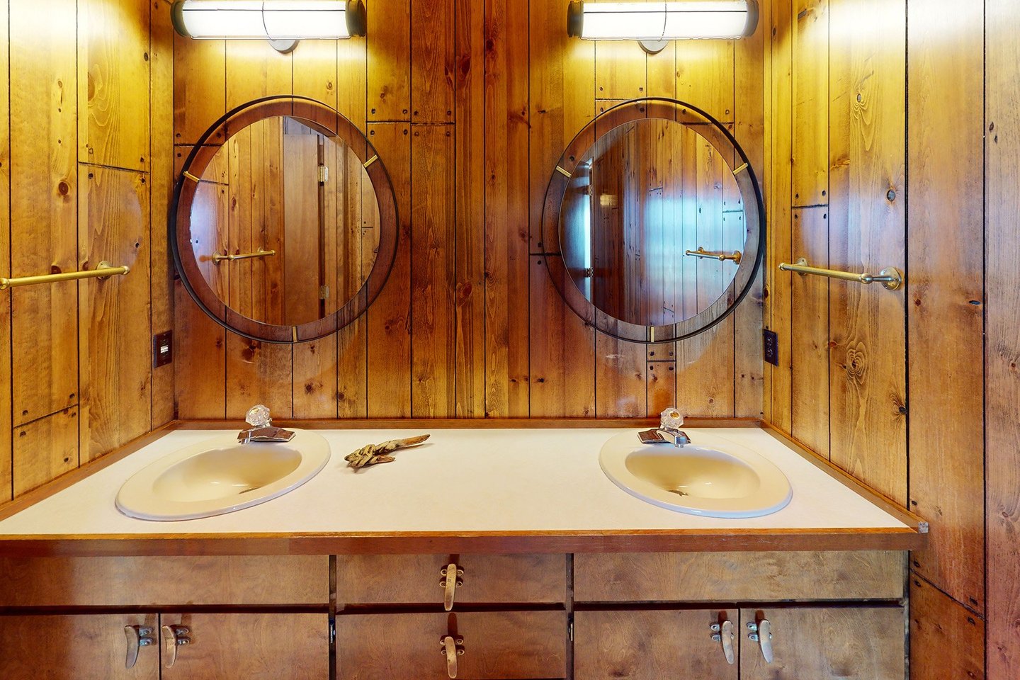 Double vanity gives plenty of space.