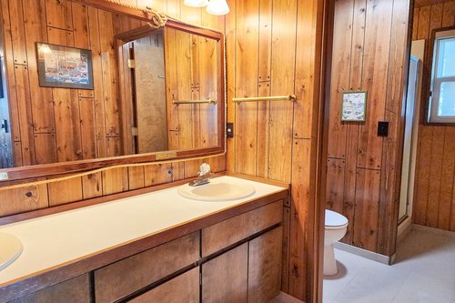 Ensuite bath with walk in shower.