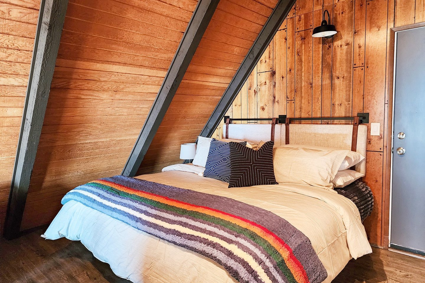 This king bed in the loft can be split into two twins with prior notice.