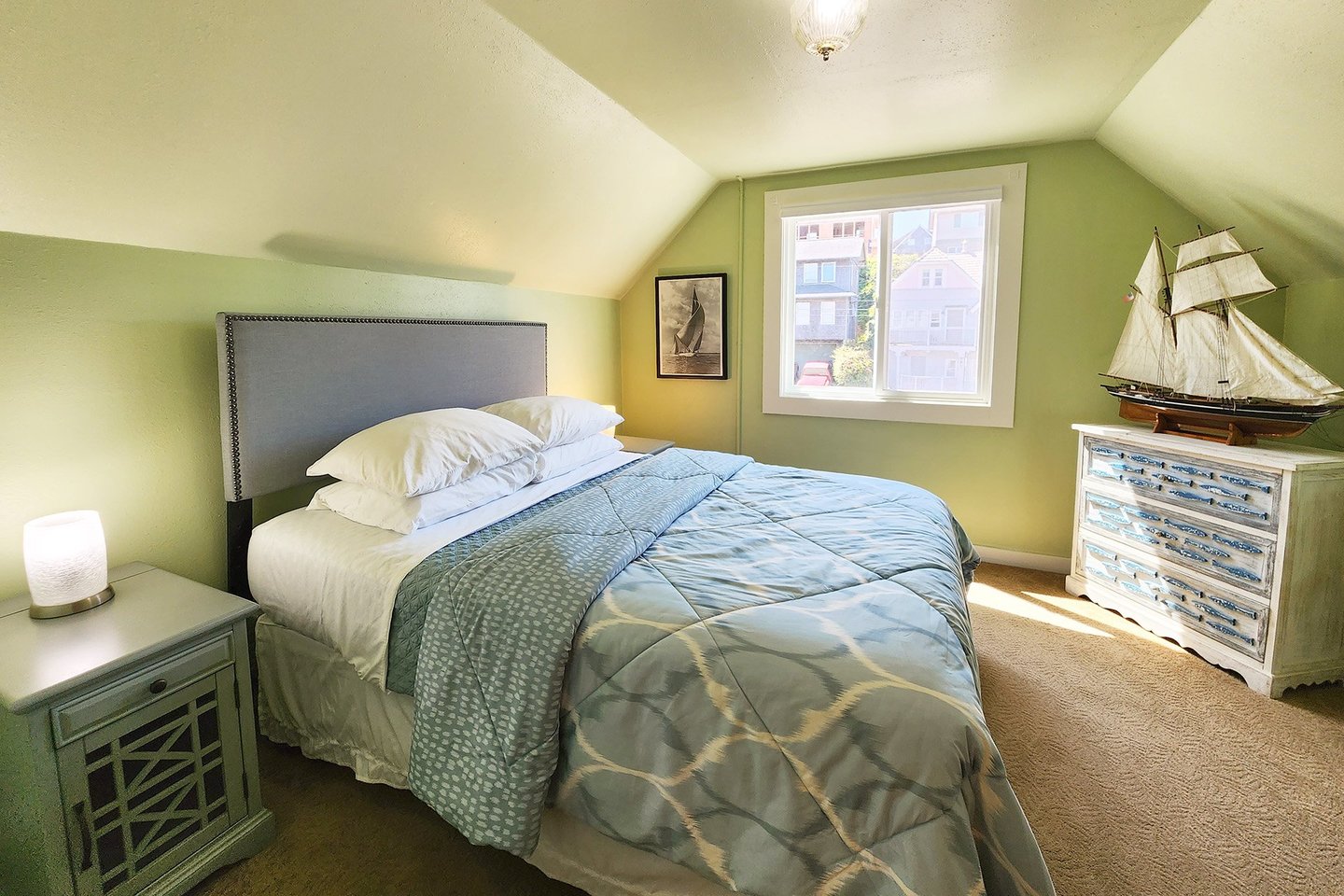 Cute decor and light and airy.