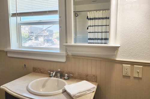 Plenty of space for all to share this bath.