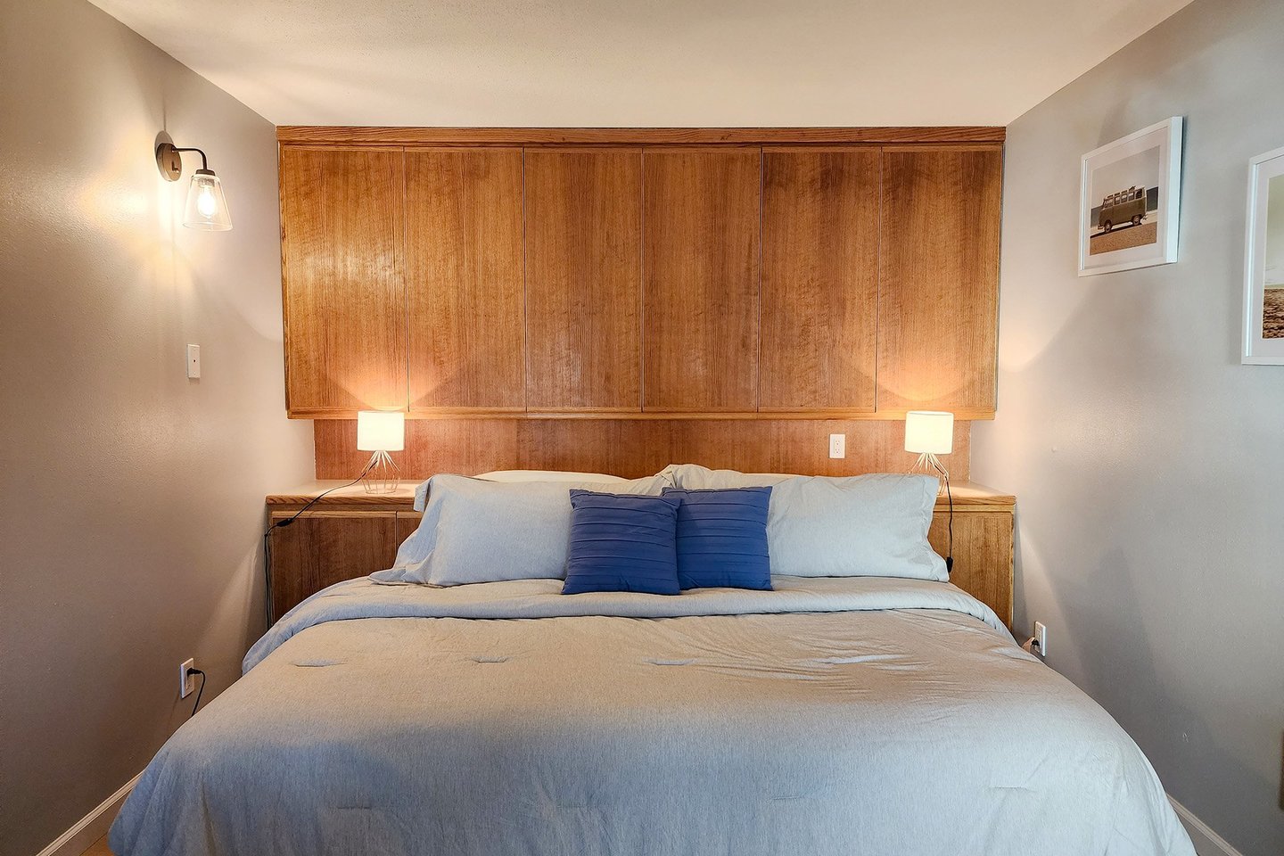 Third bedroom downstairs- short King bed that can be split into two twins.