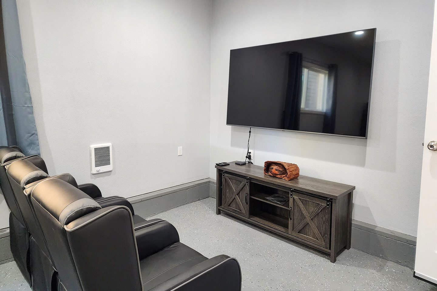Watch your favorite show with streaming cable on the 75