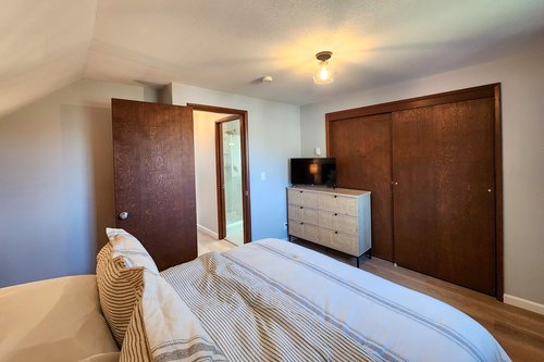 Cozy queen bedroom upstairs.