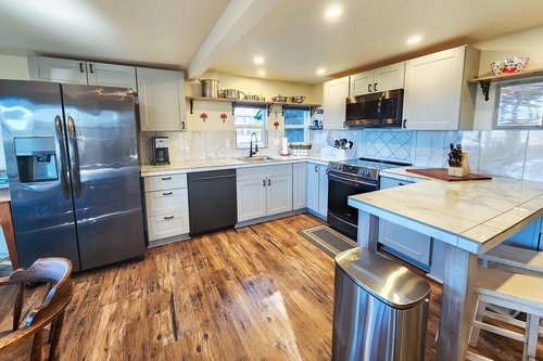 Space for more than one cook in the kitchen!