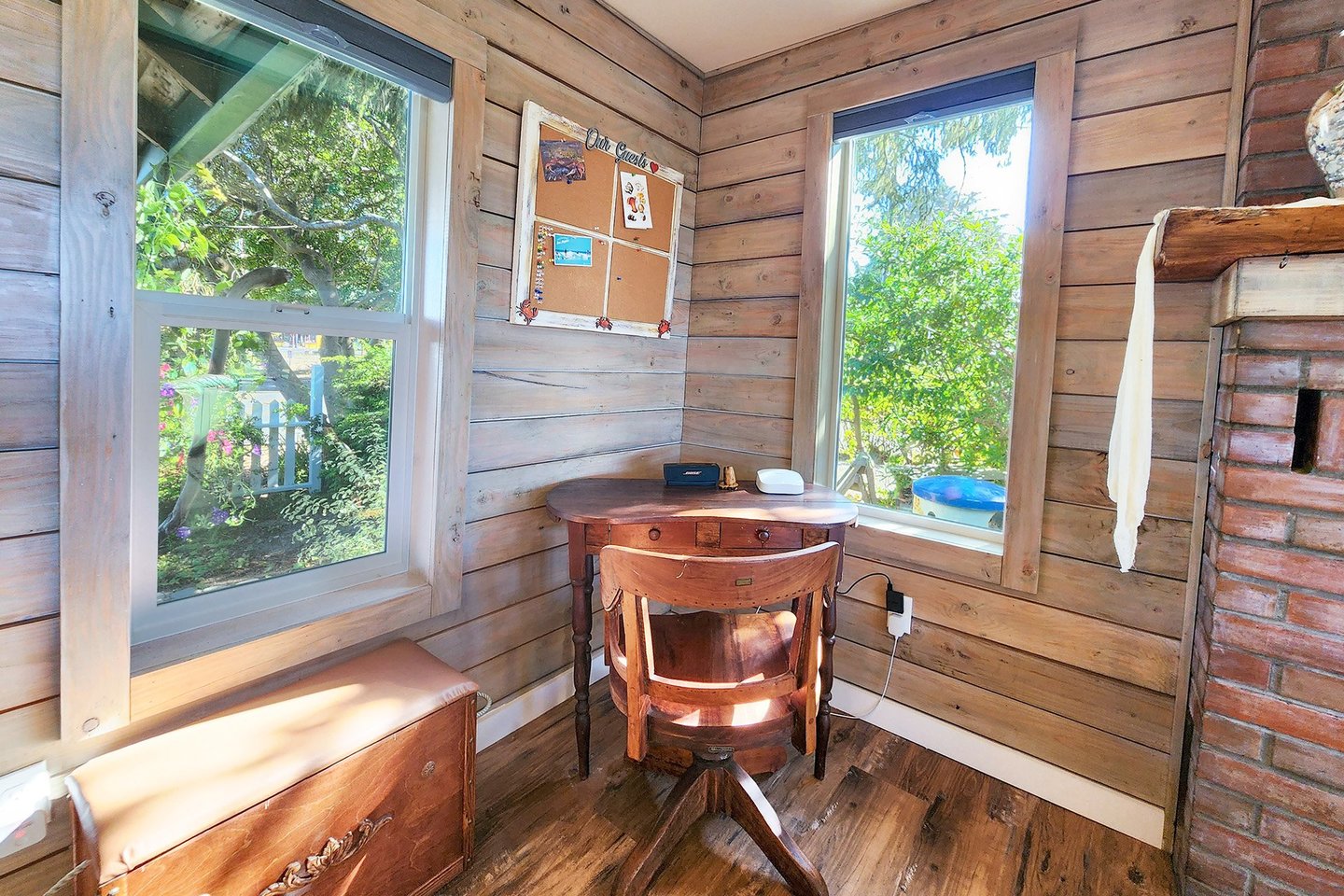Nice sunny corner to sit with a laptop.