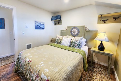 Cozy queen bed.