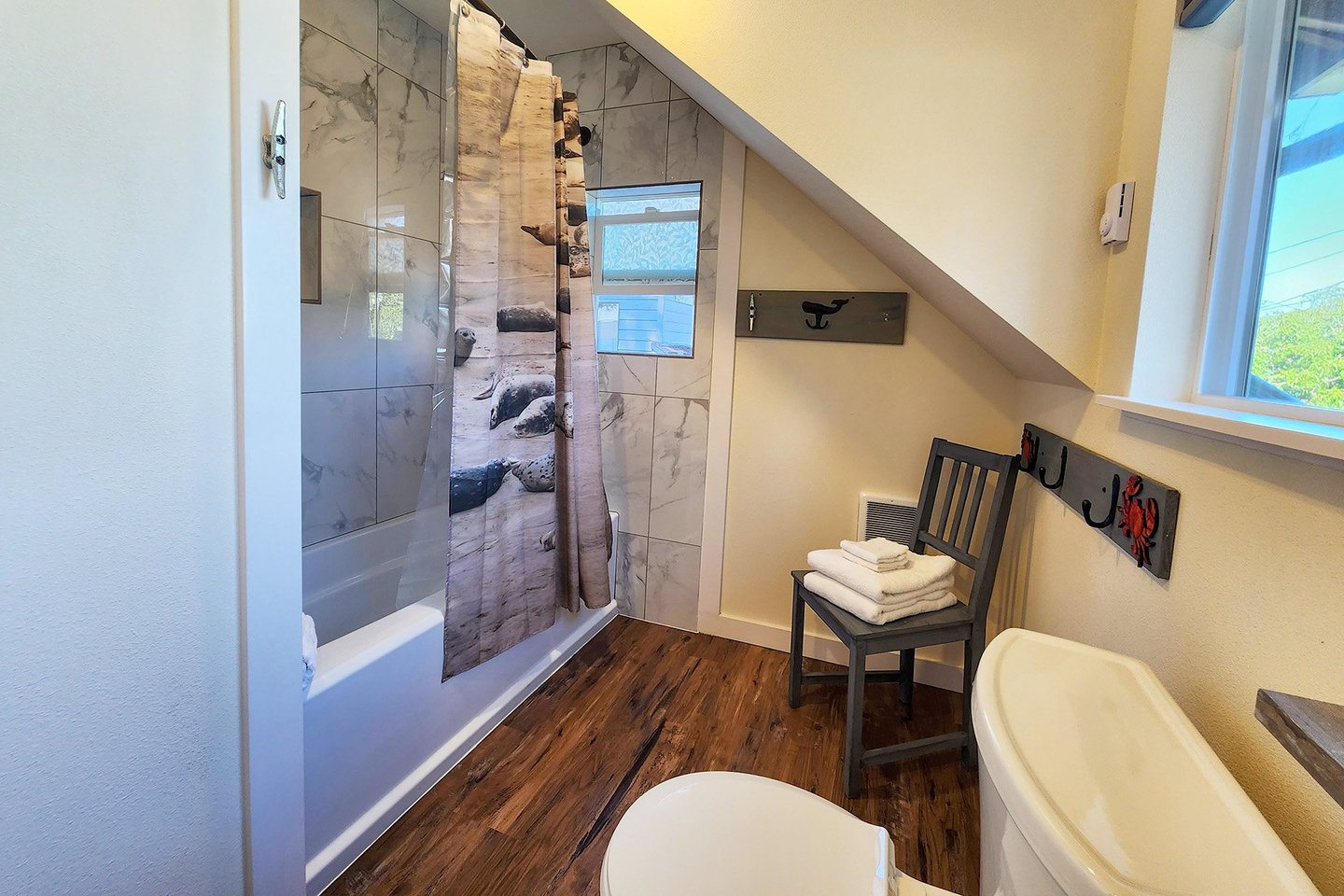 Full bath with tub/shower combo upstairs.
