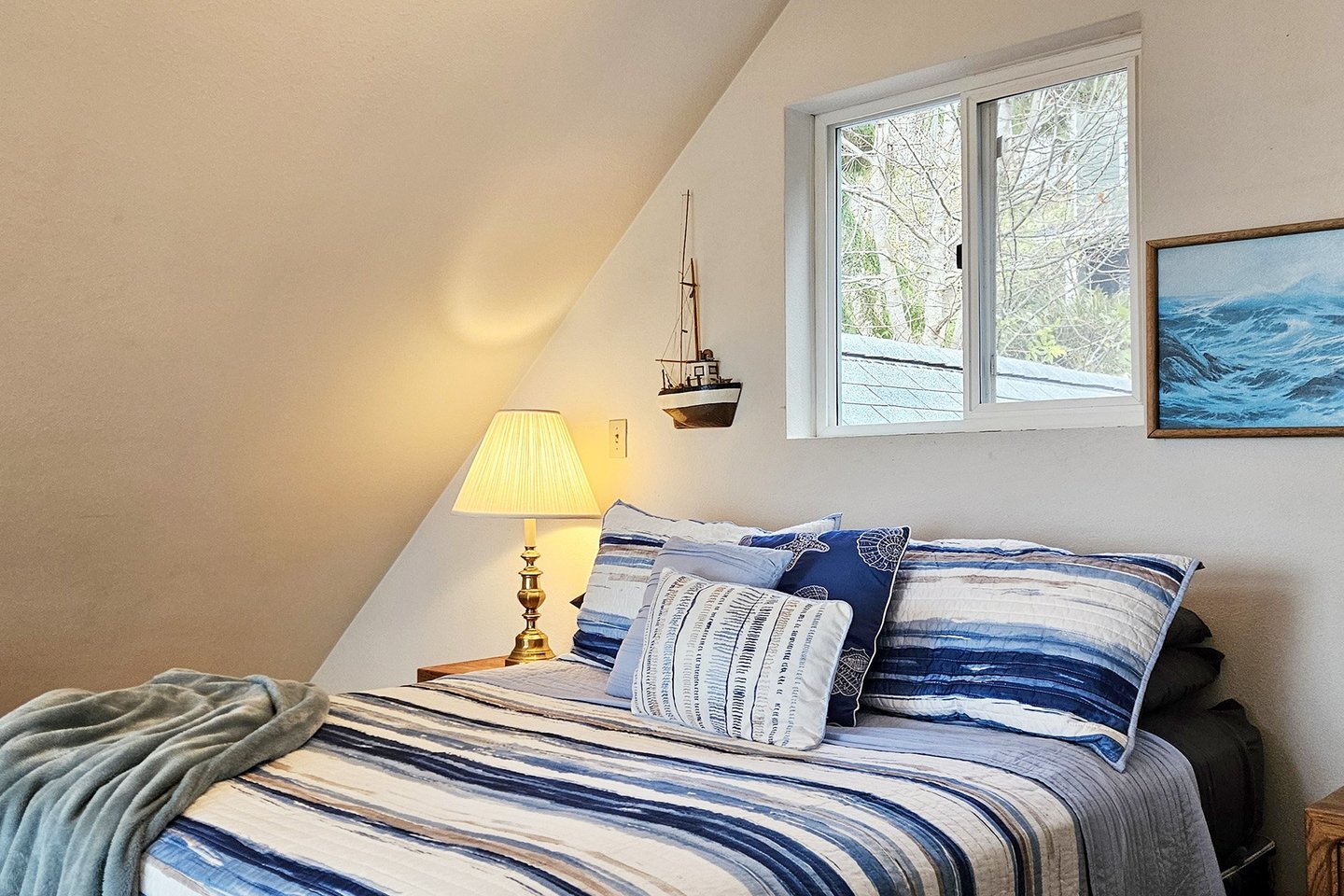 Queen bed in the loft.