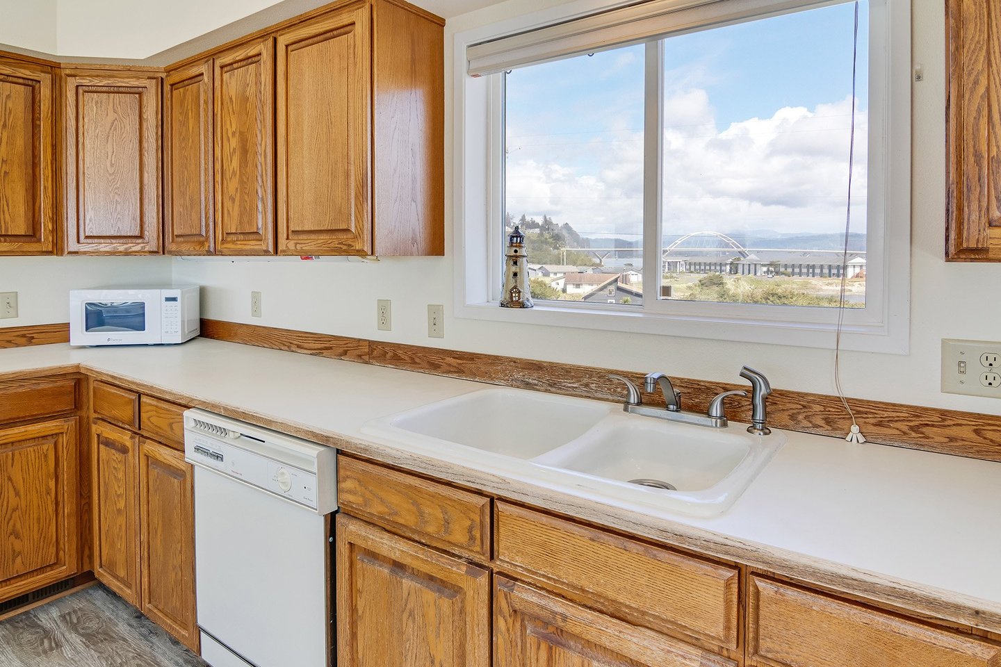 Bay bridge view from the kitchen window is amazing!