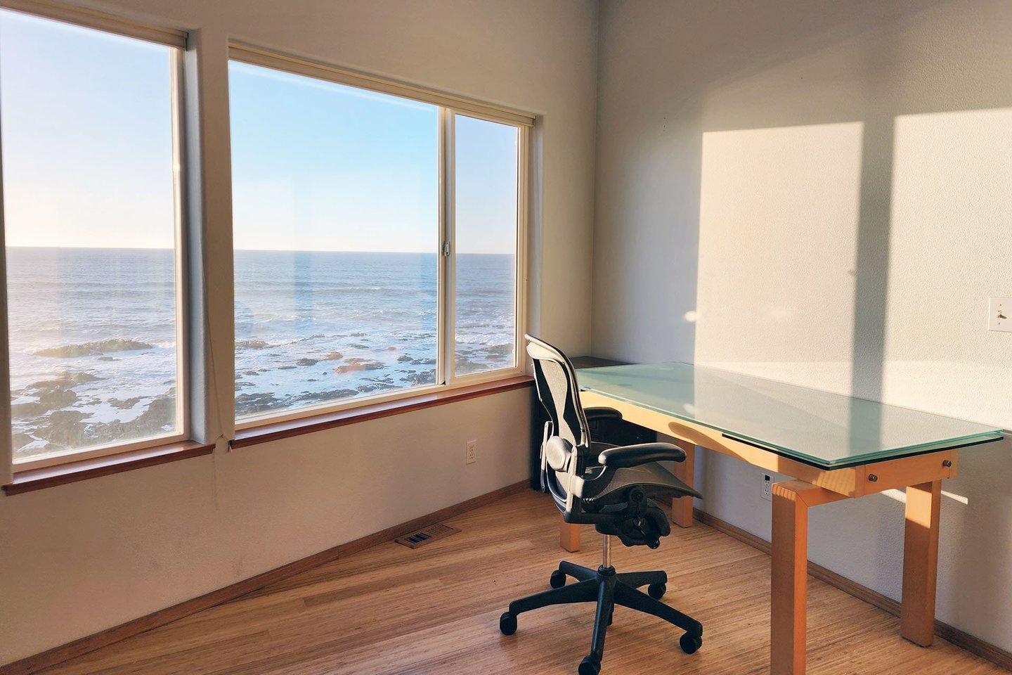 Need to work while on your vacation? Great desk space in the third bedroom.