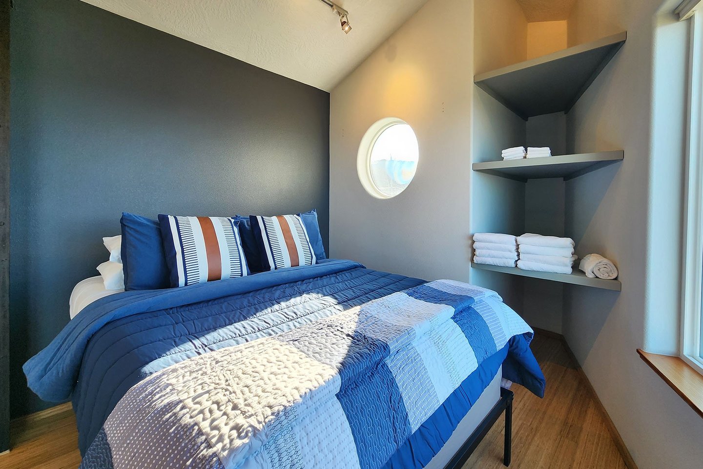 Third bedroom with queen bed and views!