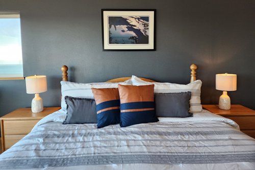 Enjoy the king bed with ocean views!