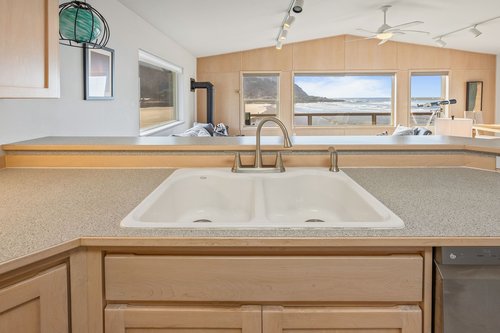 Washing dishes and enjoying the view~