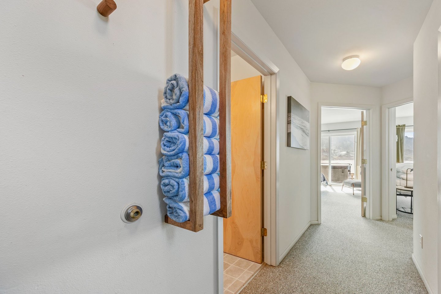 Downstairs hot tub towels waiting for you to relax in the bubbles!