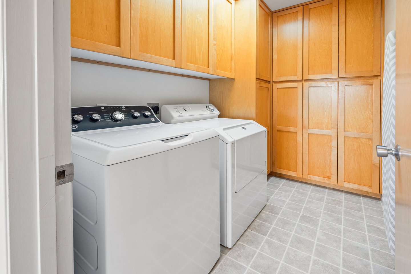 Washer/dryer for your convenience.