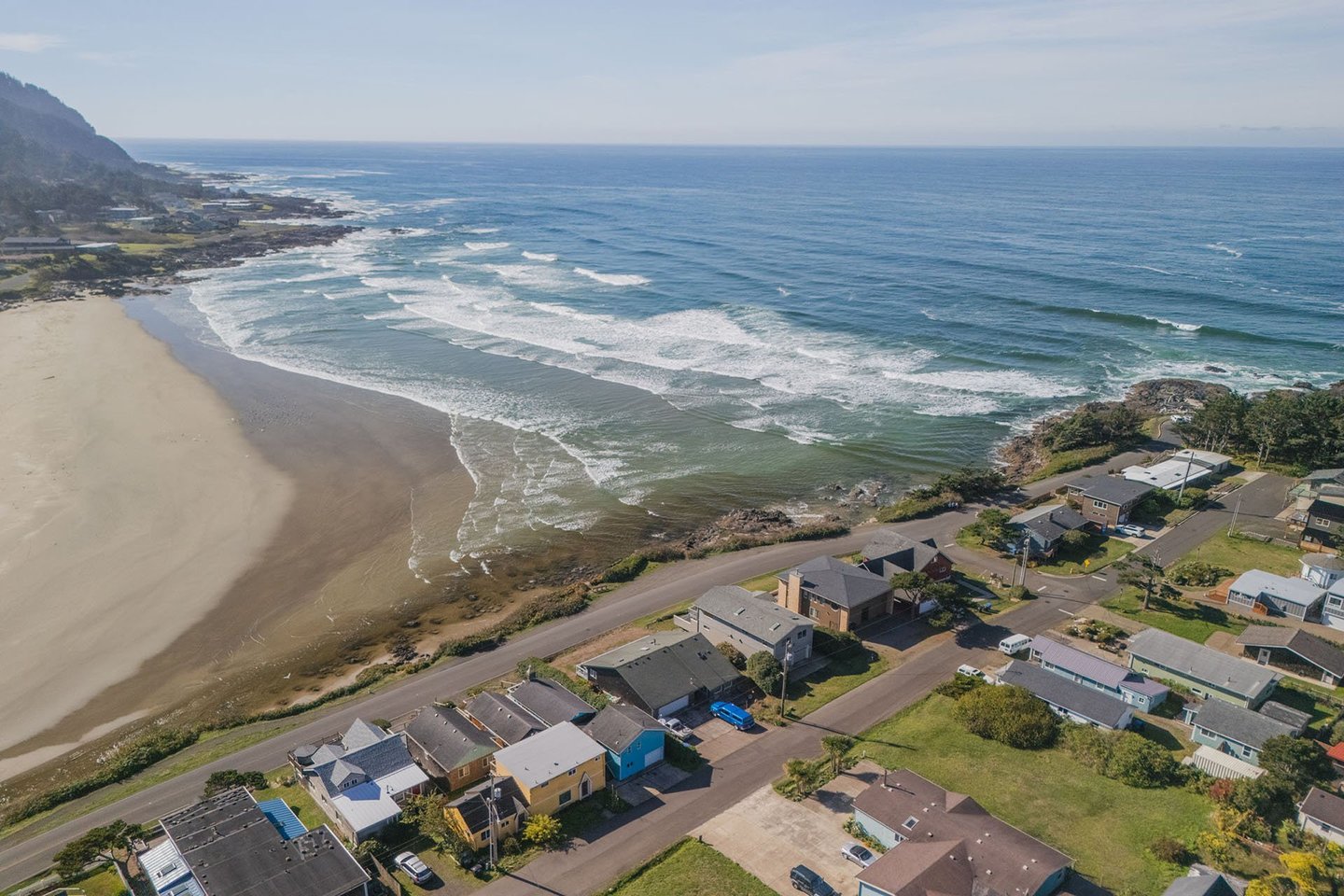 Right on the Pacific Ocean and the mouth of the Yachats River.