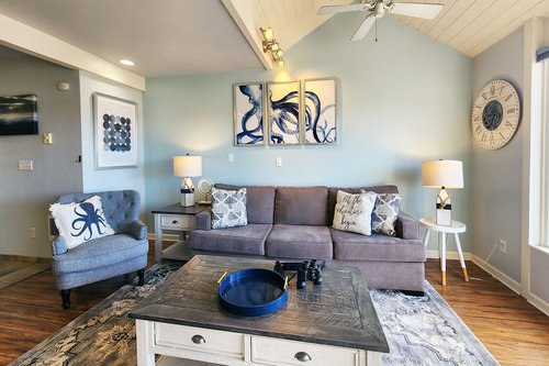 Sit back and relax in this wonderful condominium!