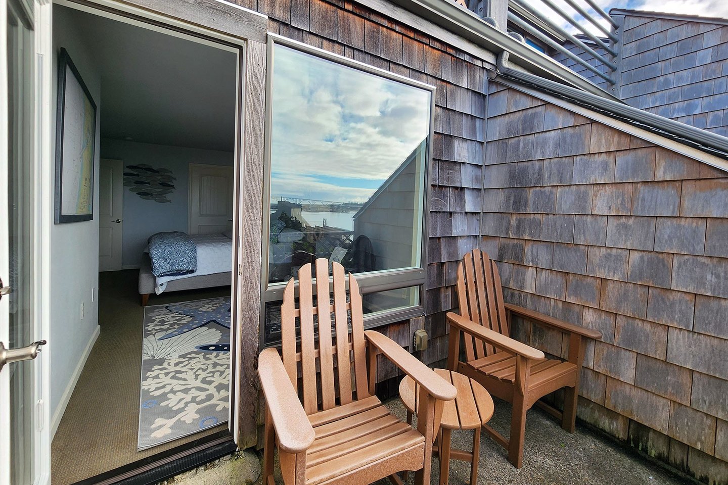 Protected from the wind~ lovely spot to relax in.