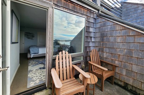 Protected from the wind~ lovely spot to relax in.
