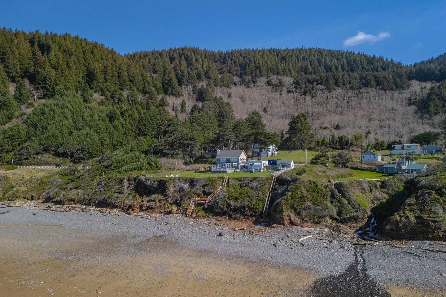 Stone's Throw has it's own beach access.