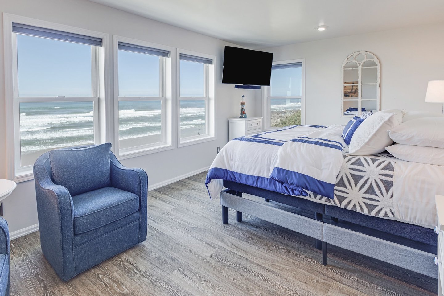 Wake up to spectacular ocean views!