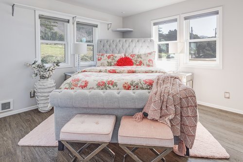 Light and airy the roses are a perfect decor for this bedroom.