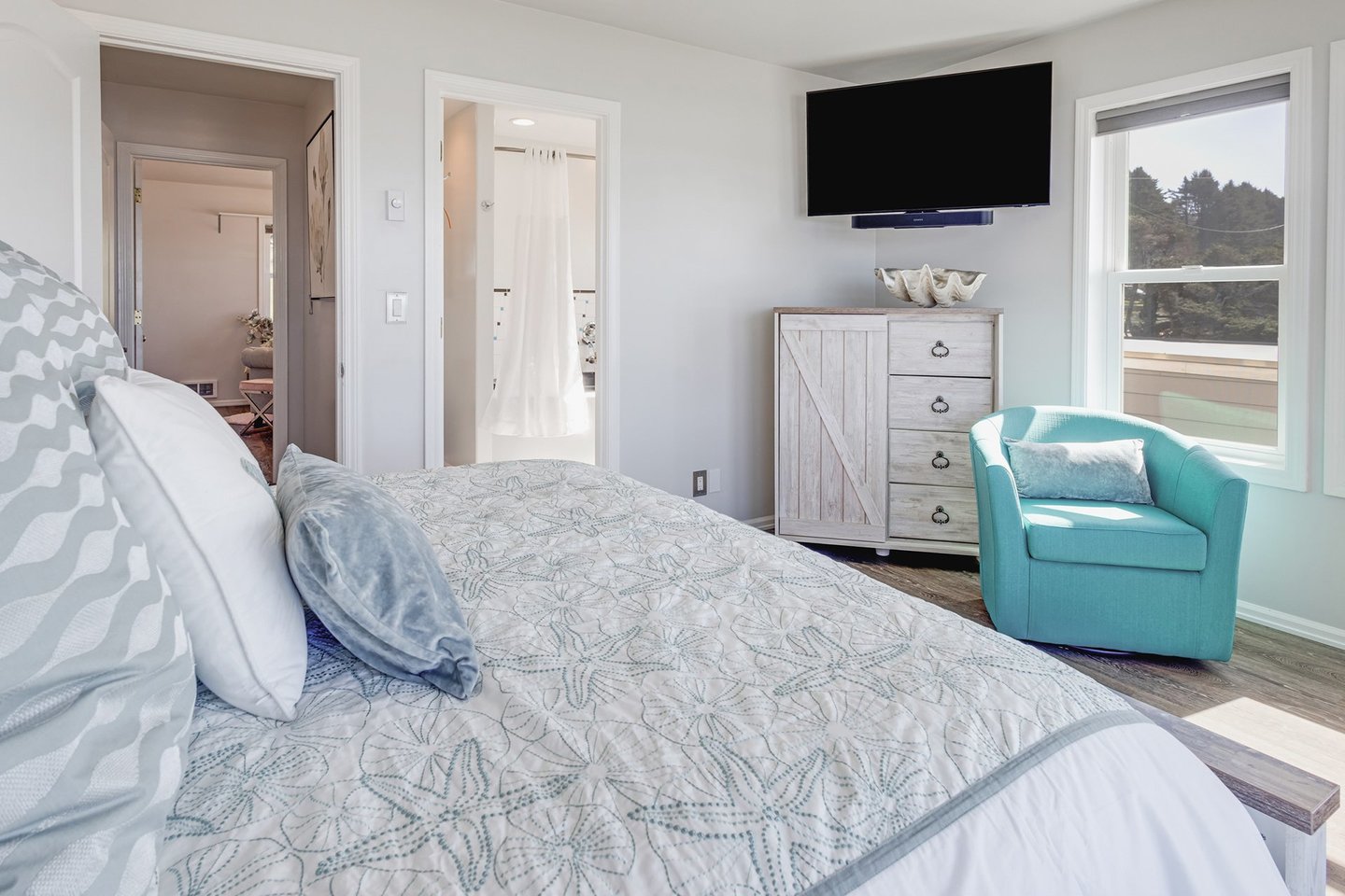 Watch your favorite tv show from bed.