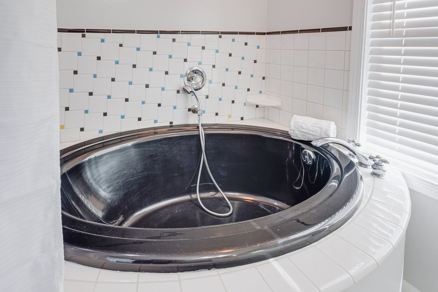 Relax in this tub and think of the day you just had!