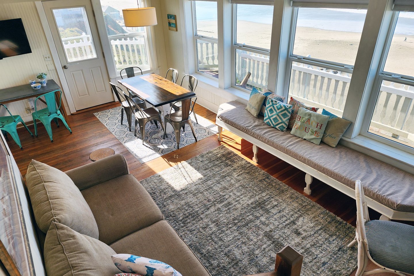 Plenty of room to sit and watch the waves.