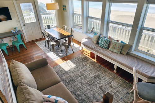 Plenty of room to sit and watch the waves.