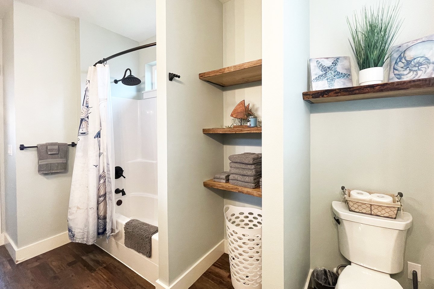 Ensuite bath with this bedroom.