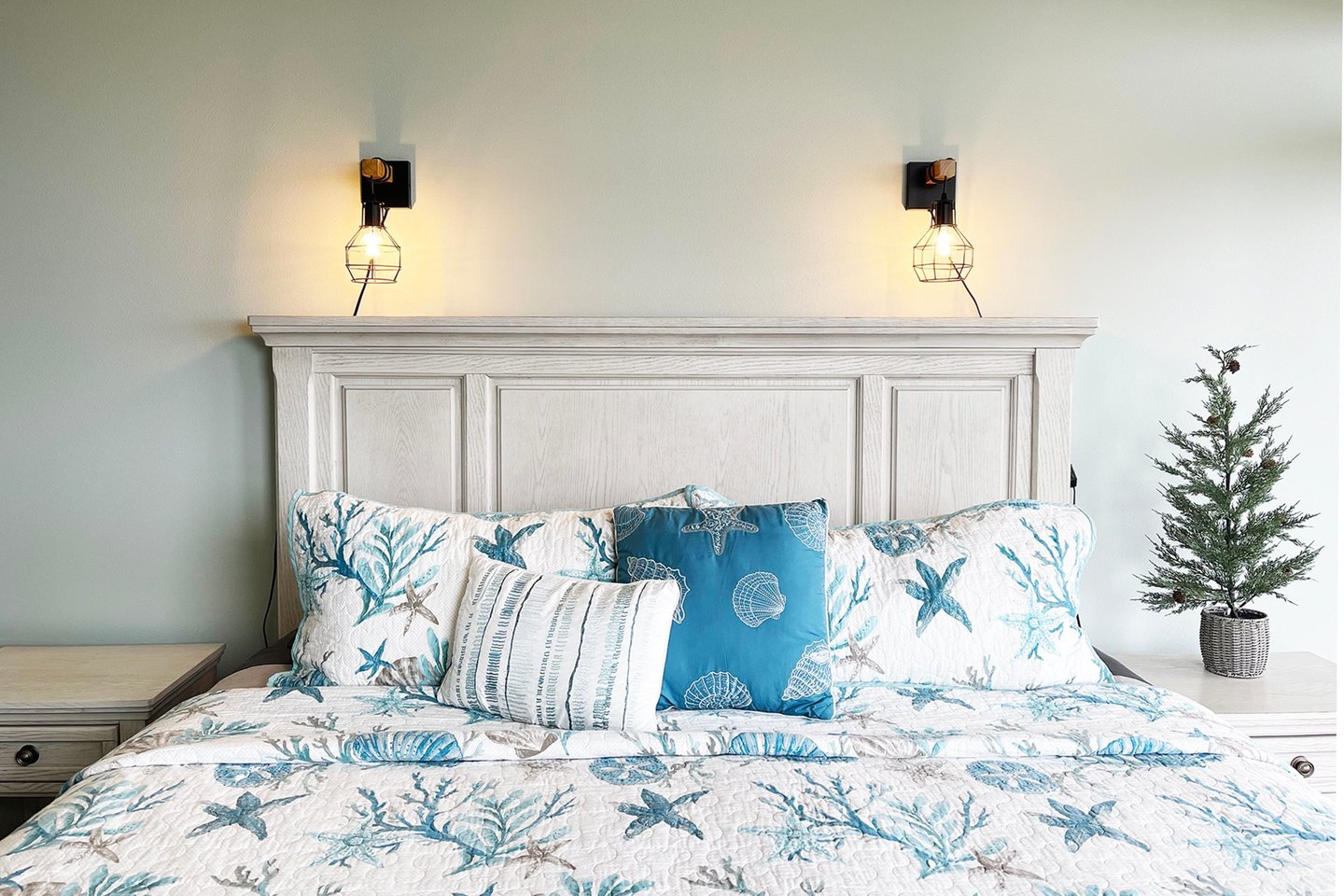 Relax in the comfy king bed.