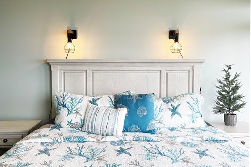 Relax in the comfy king bed.