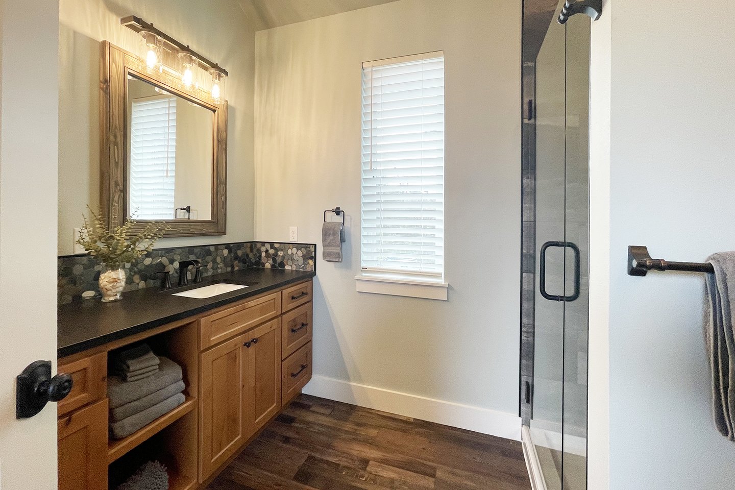 Hall bath on the upper level.