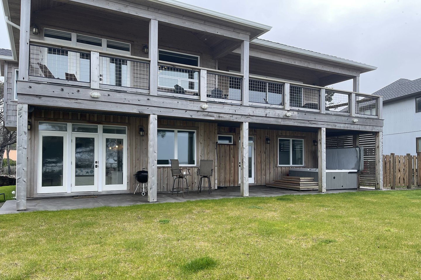 Tidal Treasures has many rooms with ocean views.