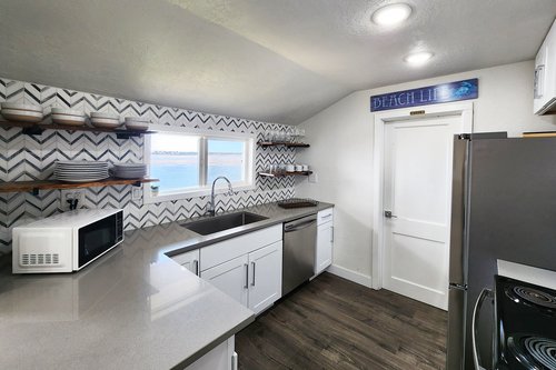 Fully equipped kitchen for the cooks in the family.