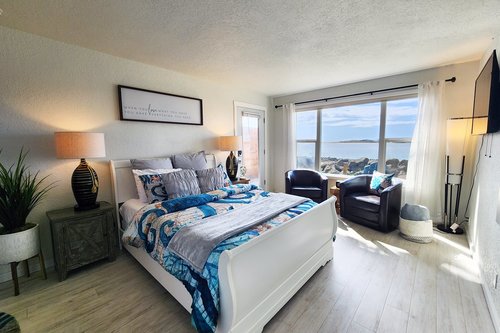 The Retreat's studio is comfy and has beautiful views.