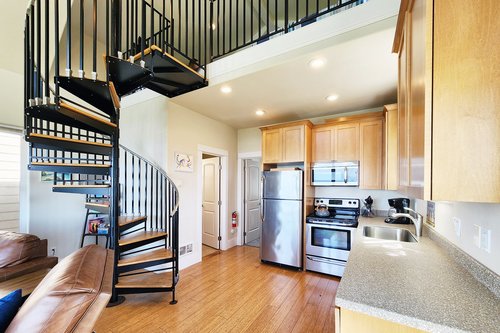 Full kitchen to make up a grand meal!