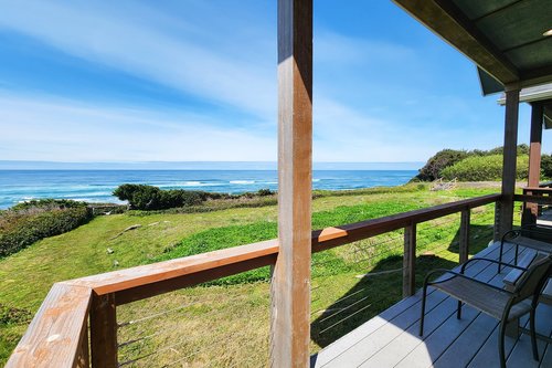 Beach access is just steps away.
(onsite beach access temporally closed for repairs)
